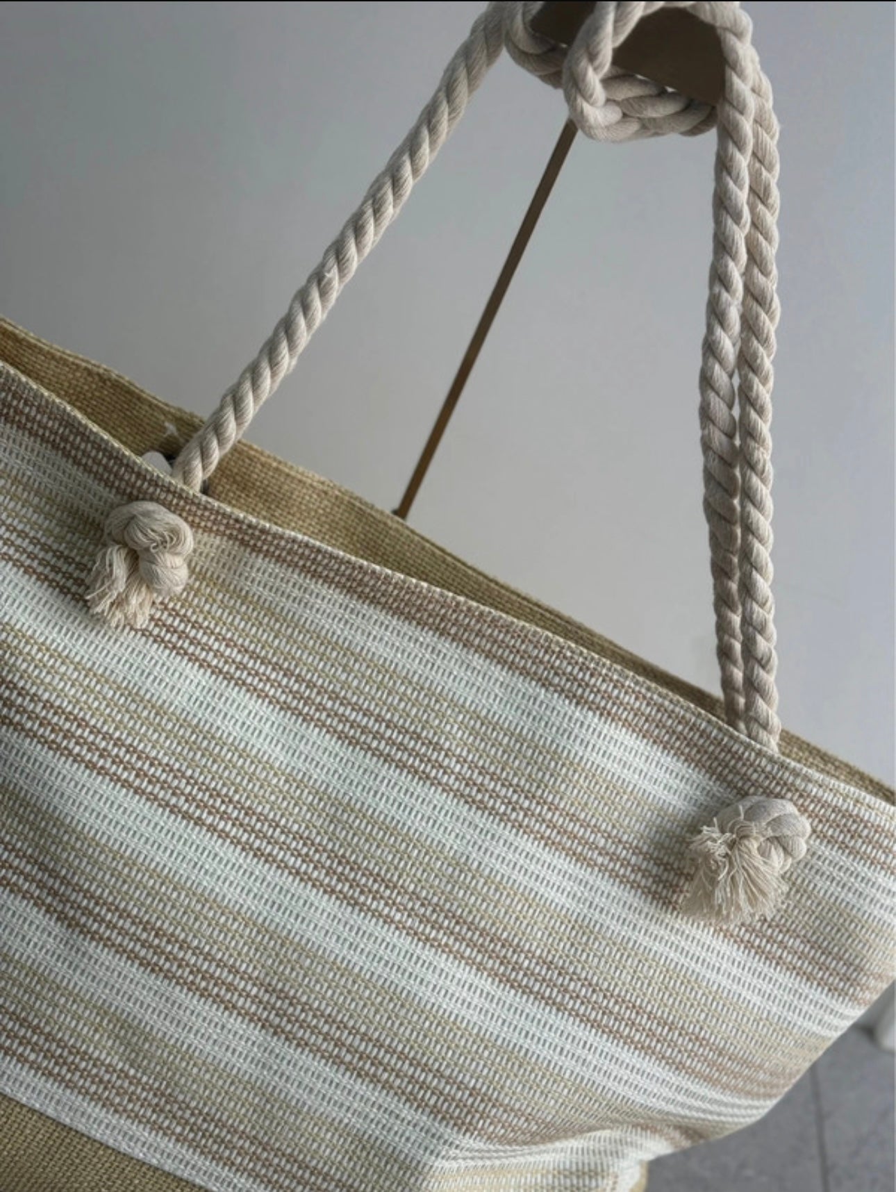 Borsa mare intrecciata – Eleganza naturale in tonalità beige